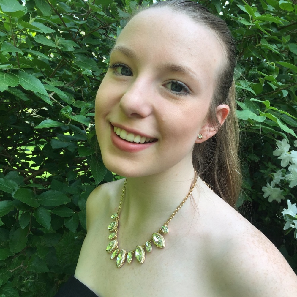 Clear and Gold Statement Necklace w/ Earrings